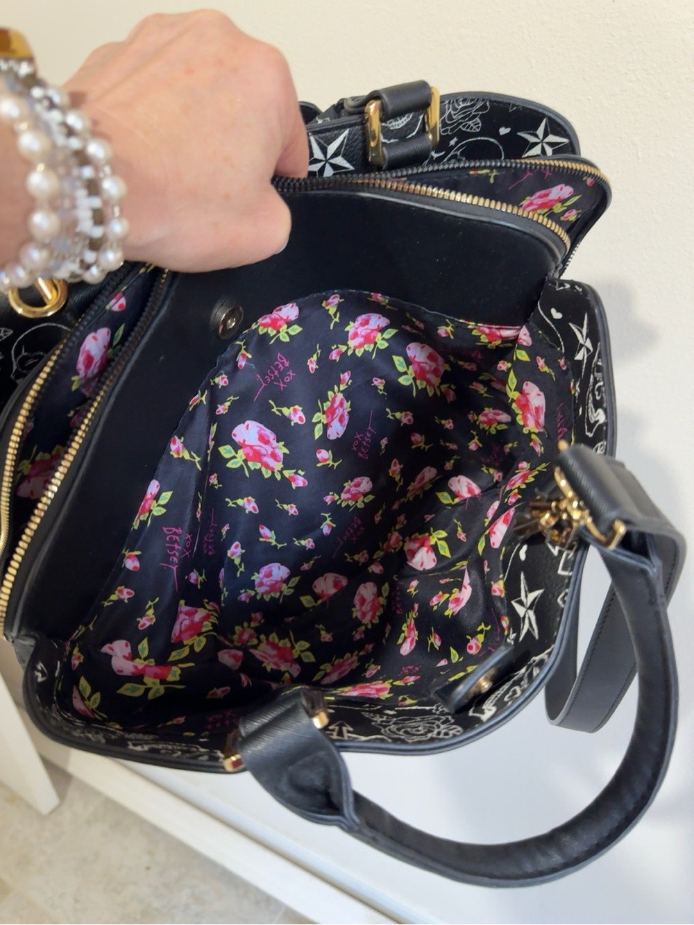 Betsey Johnson Black Skull Embossed Tote Satchel Crossbody Floral Lining - Picture 6 of 8